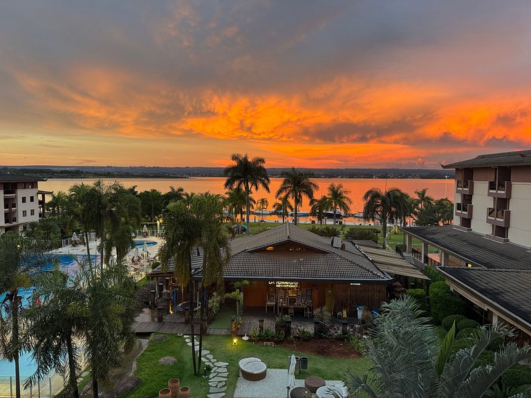Life Resort beira lago próx a esplanada